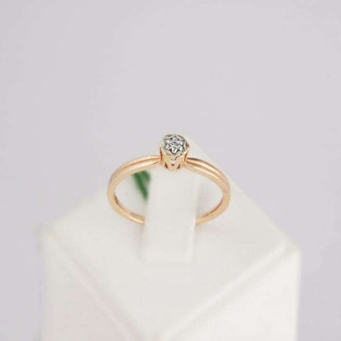 Золотое кольцо с бриллиантом Ярина