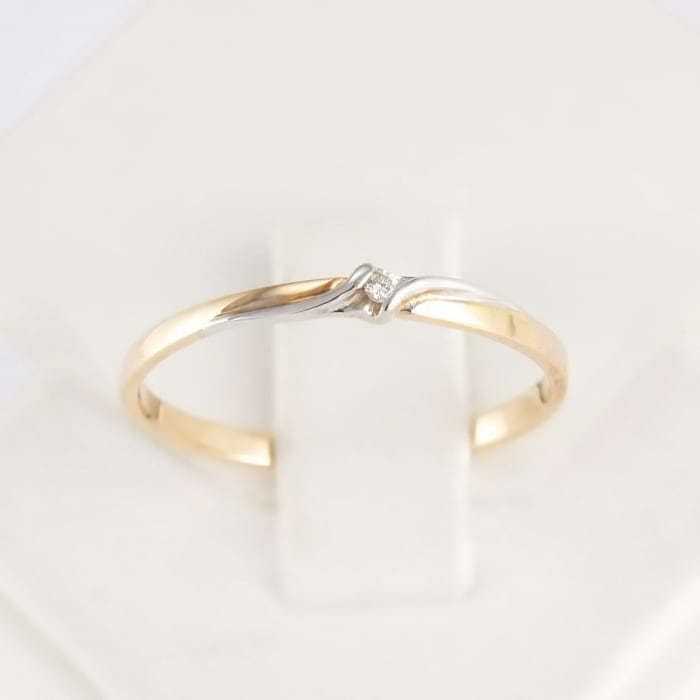 Золотое кольцо с бриллиантом Эрин