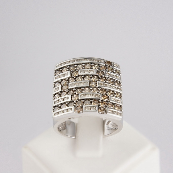 Кольцо из белого золота с коньячными бриллиантами Винтерфелл