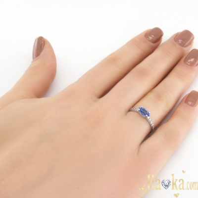 Серебряное кольцо с кварцем цвета танзанит и фианитами Мариям