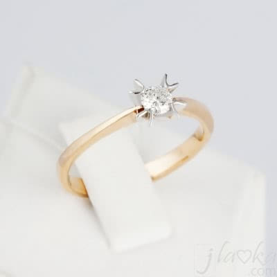 Золотое кольцо с одним бриллиантом Ким