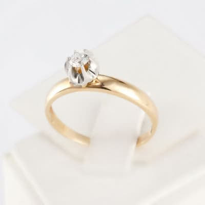 Золотое кольцо с бриллиантом Алисса