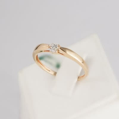 Золотое кольцо с бриллиантом Есения