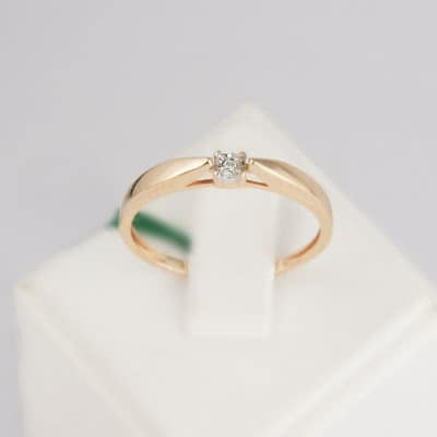 Золотое кольцо с бриллиантом Есения