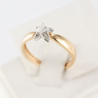 Золотое кольцо с бриллиантом Светлана