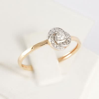 Золотое кольцо с бриллиантами Мэй