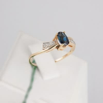 Золотое кольцо с сапфиром и бриллиантами Хэйден