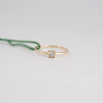 Золотое кольцо из красного золота с бриллиантом Анабель