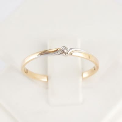 Золотое кольцо с бриллиантом Эрин