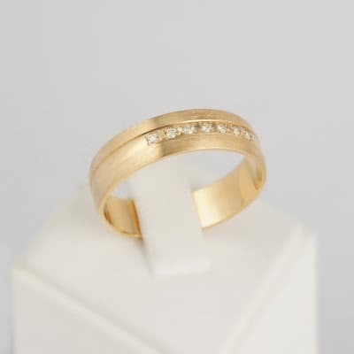 Обручальное кольцо из красного золота 7 бриллиантов