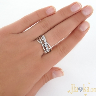 Серебряное кольцо с чернением и фианитами Мэриан