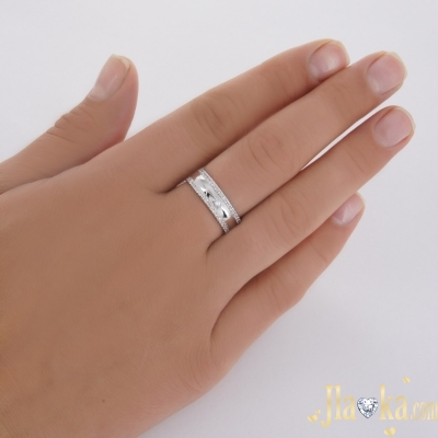 Серебряное родированное кольцо с фианитами Мэнди