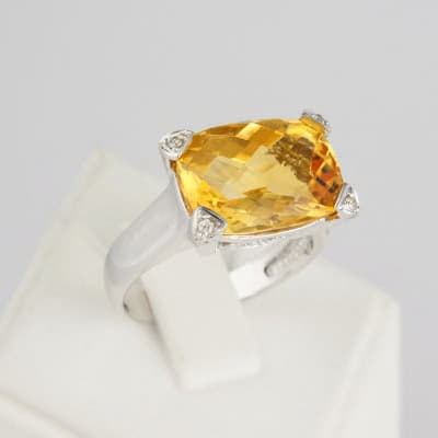 Золотое кольцо с цитрином и бриллиантами Кэролайн