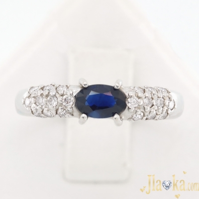 Кольцо из белого золота с синим сапфиром и бриллиантами Эйми