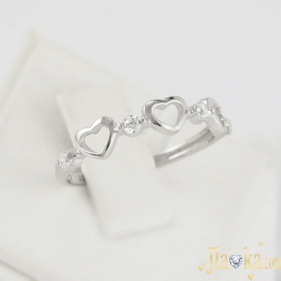 Серебряное кольцо с фианитами Три сердечка