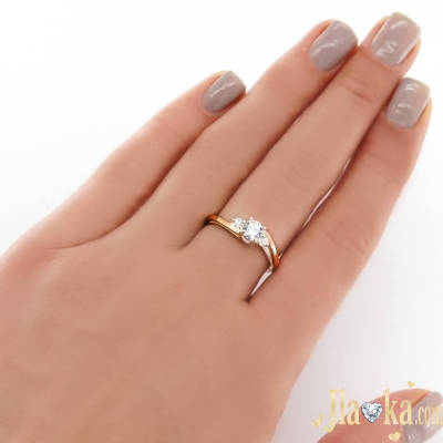 Серебряное кольцо с золотой вставкой и фианитами Карима