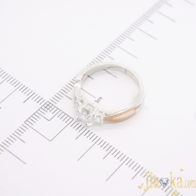 Серебряное кольцо с золотой вставкой и фианитами Одетта