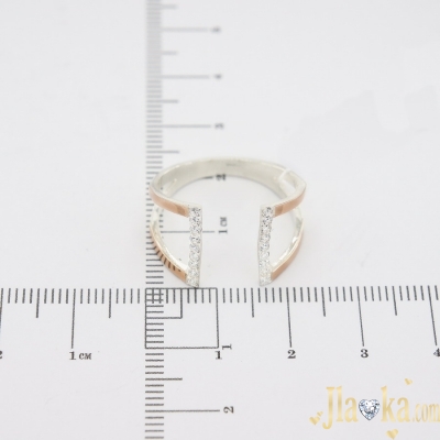 Серебряное кольцо с золотой вставкой и фианитами Веда