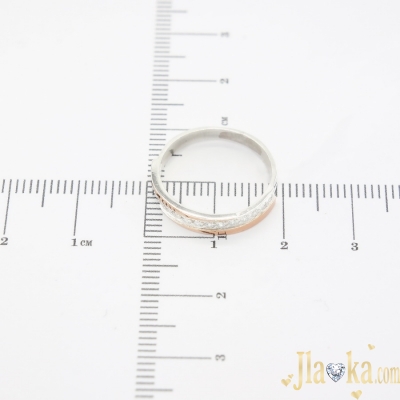 Серебряное кольцо с золотой вставкой и фианитами Дорис