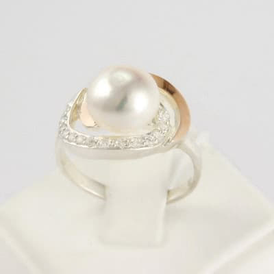 Серебряное кольцо с жемчугом и золотой вставкой Меган