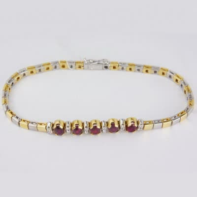 Золотой двухцветный браслет 750° с рубинами и бриллиантами Амира