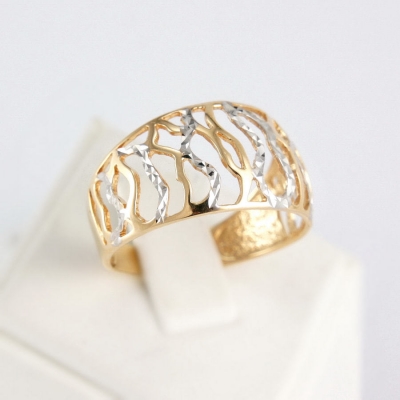 Широкое двухцветное золотое кольцо с алмазной гранью Вета