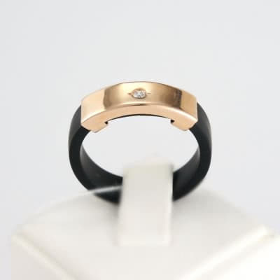 Золотое кольцо с каучуком и фианитом Ирида