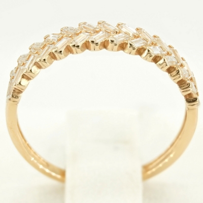 Золотое кольцо с камнями огранки багет Елочка