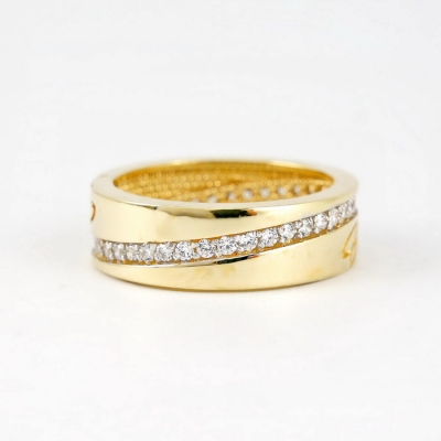 Золотое кольцо в желтом золоте с фианитами Шопард